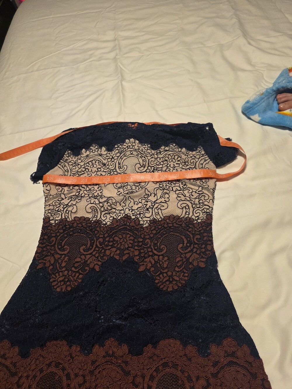 Elegant Lace Dress with Blue and Burgundy Accents Size 1 - Picture 15 of 16